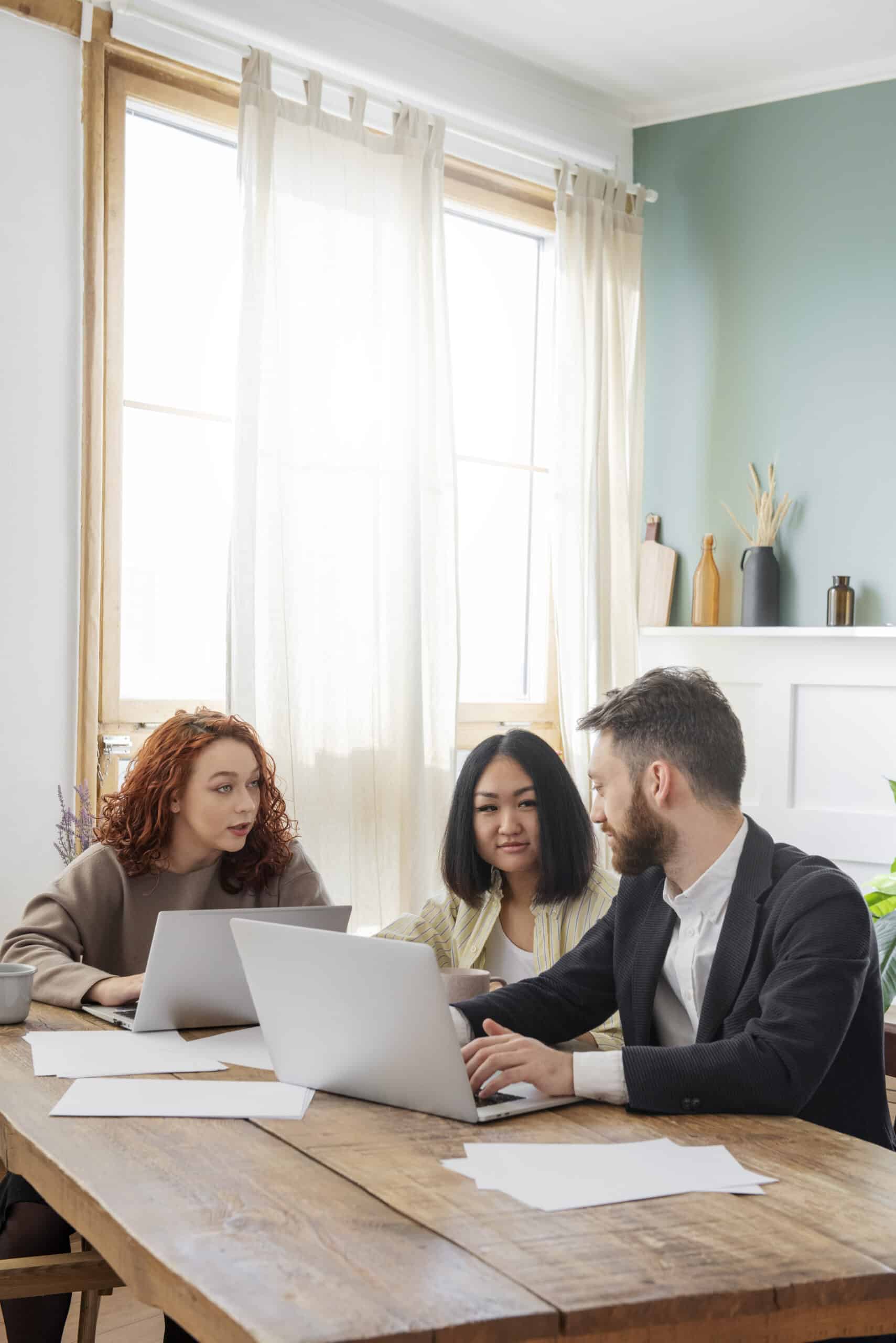 L'équipe Encyclie au bureau