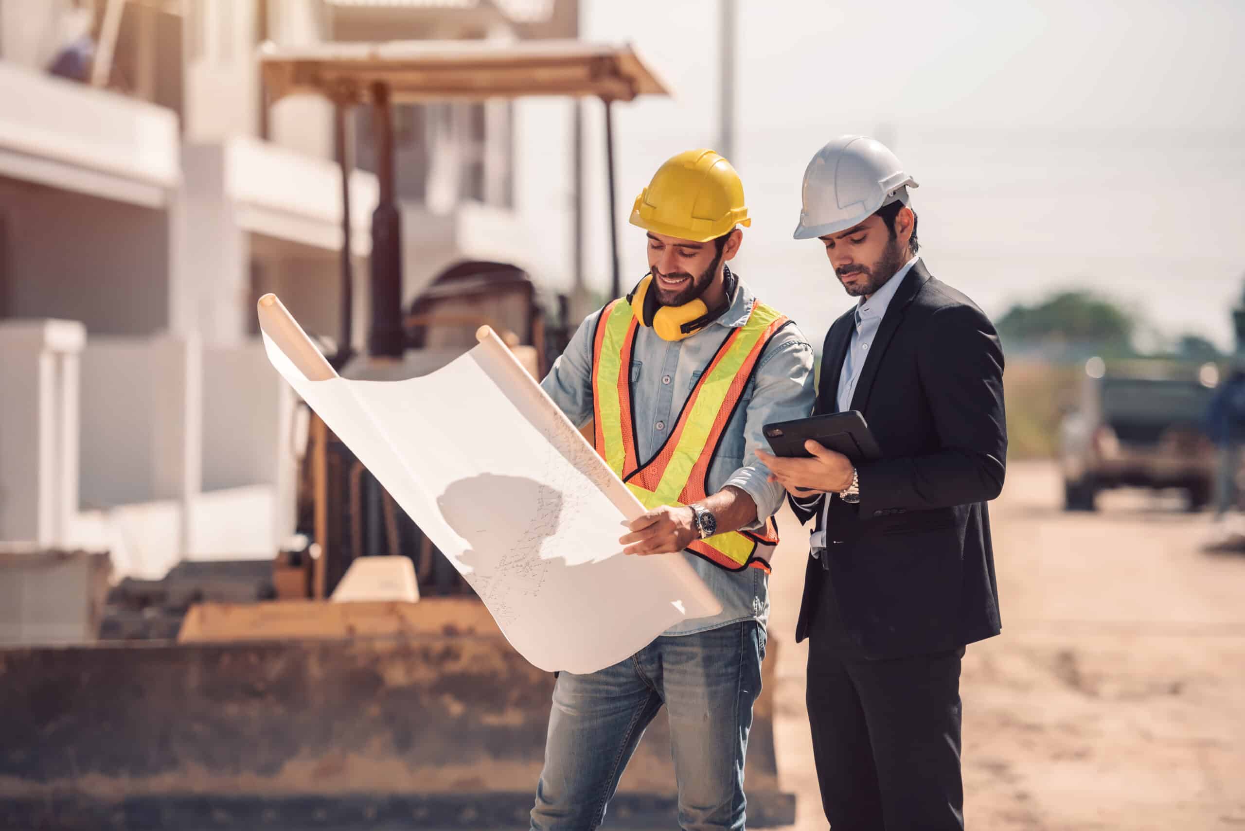 Ingénieurs sur un chantier de construction